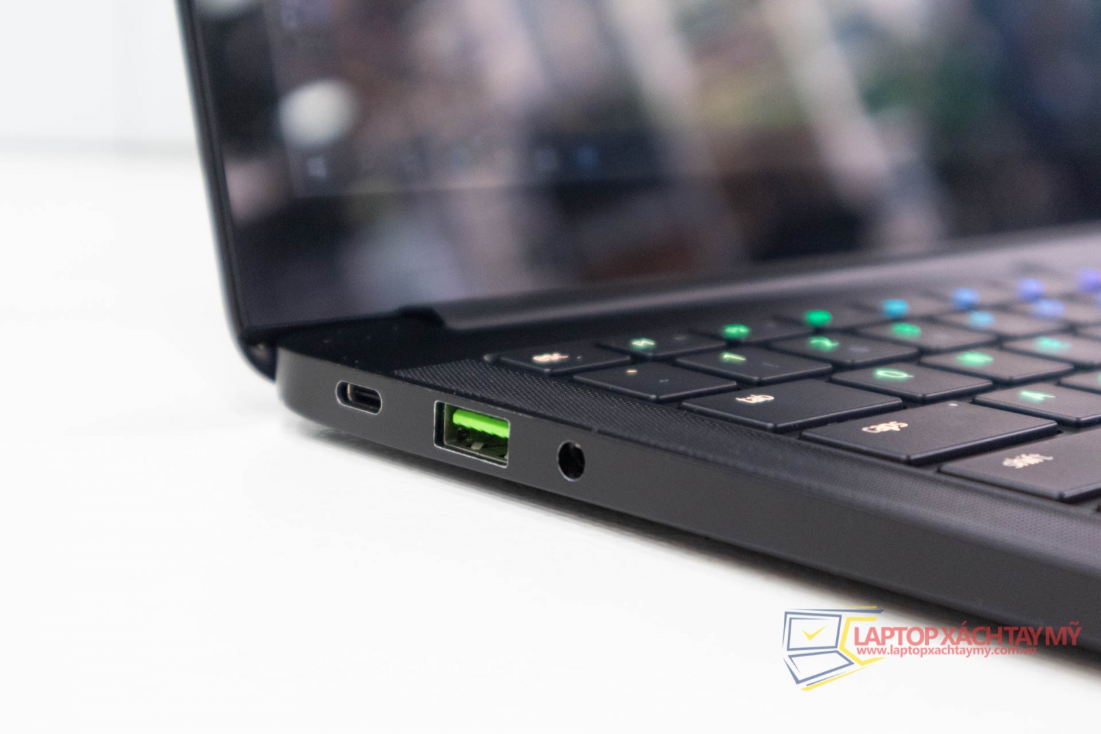 Razer Blade Stealth 13 2017, intel core i7 8550U, Ram 16G, SSD 256, Màn hình 13.3 3K