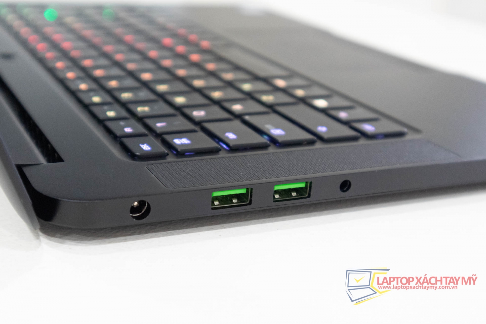 Razer Blade RZ09-0195, Core intel i7 7700HQ, Ram 16G, SSD 256G, Màn Hình 14 in 4k, GTX 1060 6GB