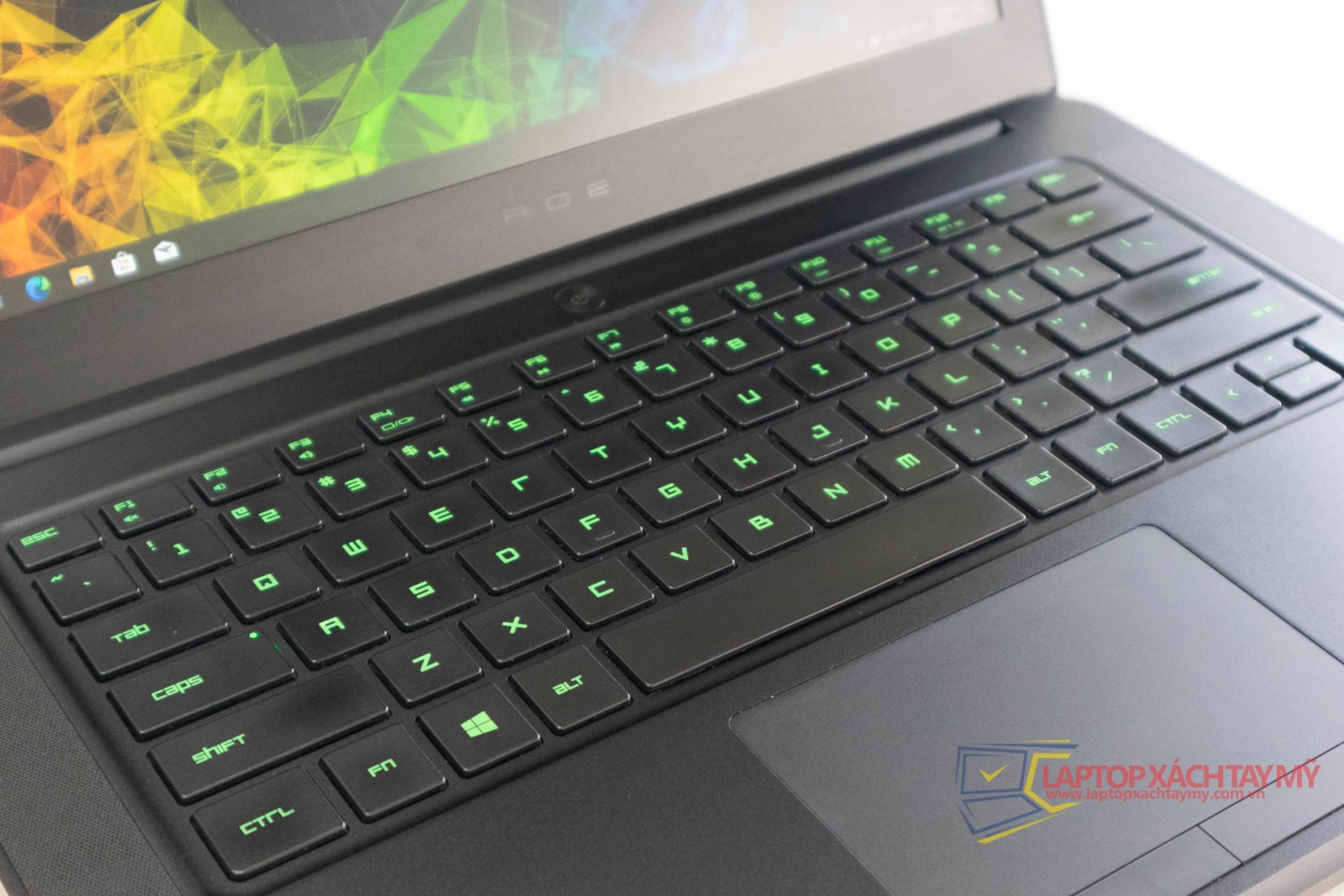 Core intel i7 4702HQ, Ram 8G, SSD 256G, card đồ họa rời GTX 765M 2GB