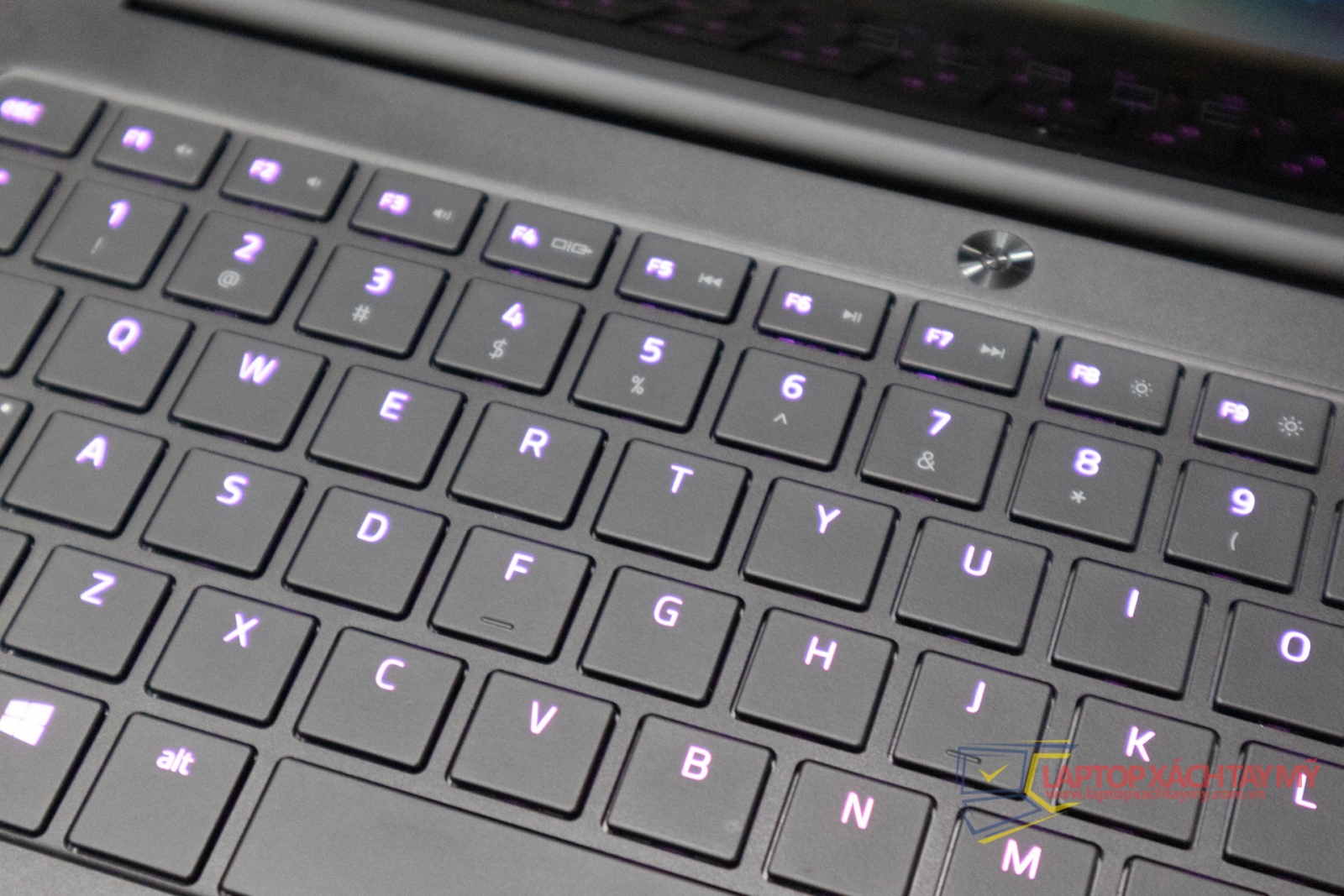 Razer Blade Stealth 12, Core intel i7 6500U, Ram 8G, SSD 256G, 2k, cam ung